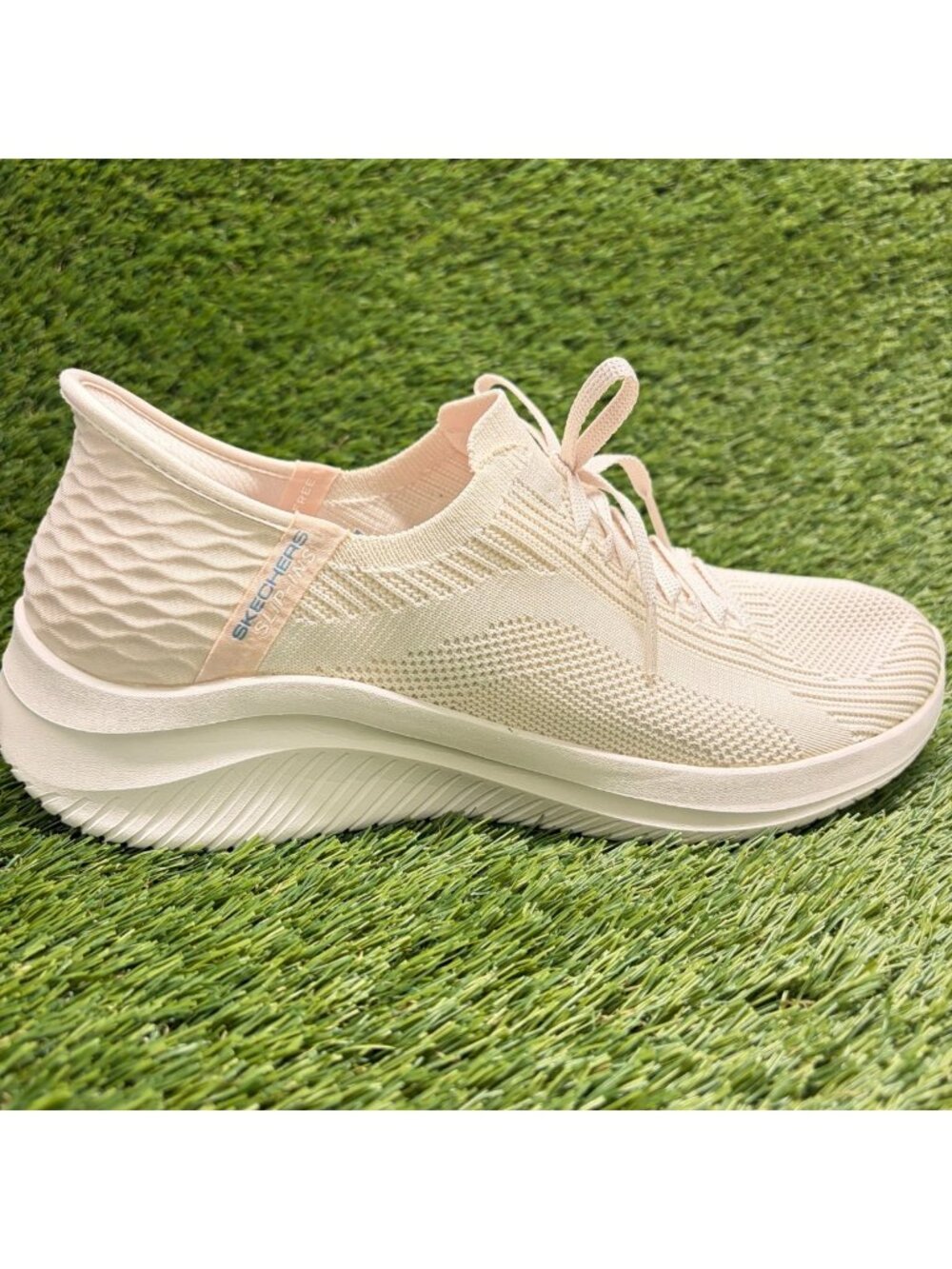 Skechers Ultra Flex 3.0 Brilliant Womens Size 11 Cream Athletic Shoes Sneakers